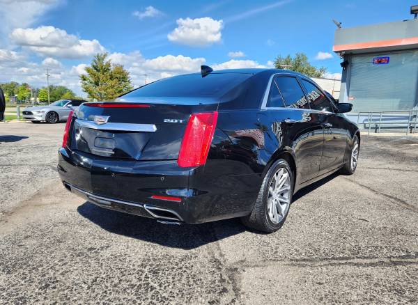 2016 Cadillac, dovoz USA — foto 5 z 12