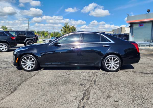 2016 Cadillac, dovoz USA — foto 8 z 12