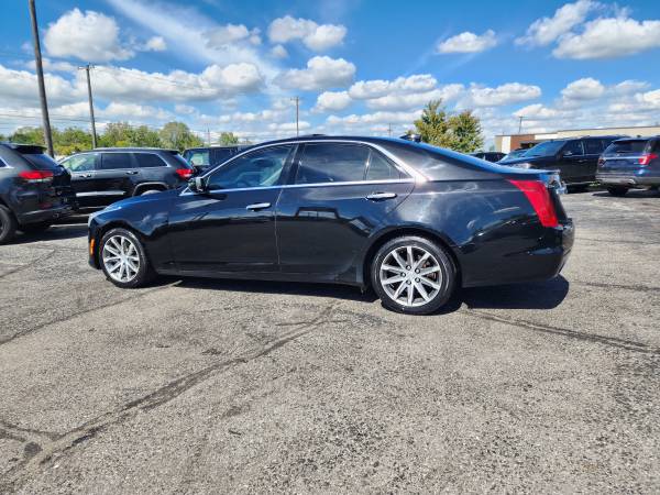 2016 Cadillac, dovoz USA — foto 9 z 12