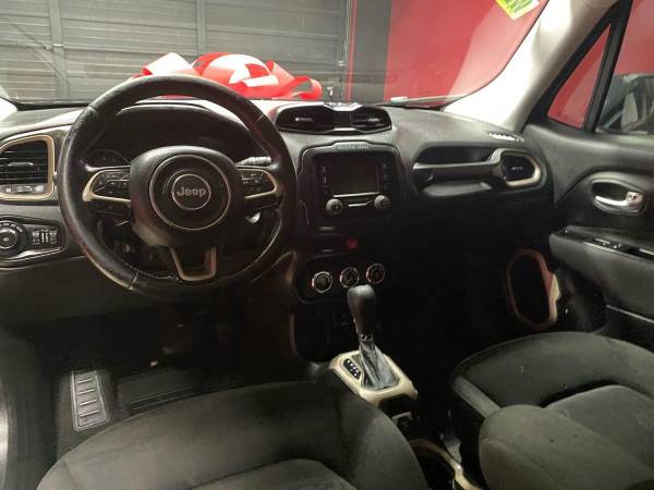 2017 Jeep, dovoz USA — foto 11 z 12