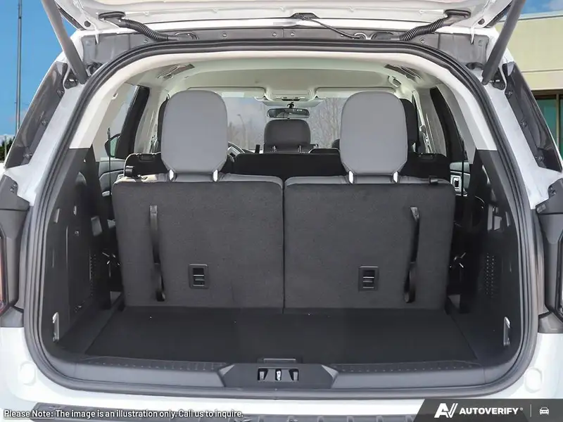 2027 Ford Explorer Active w/200A Pkg, bílá, 0 km, dovoz Kanada — foto 8 z 12