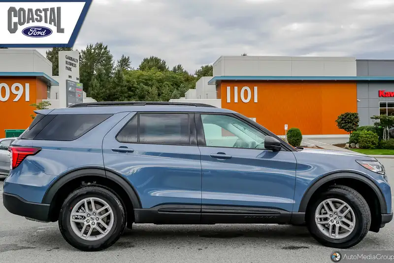 2026 Ford Explorer Active, modrá, 81 km, dovoz Kanada — foto 5 z 12
