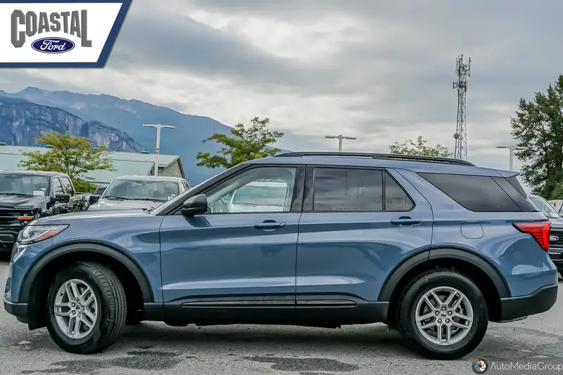 2026 Ford Explorer Active, modrá, 81 km, dovoz Kanada — foto 9 z 12