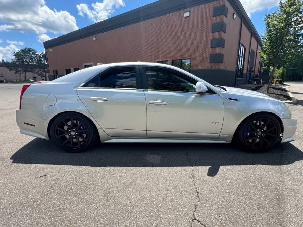 2011 Cadillac, dovoz USA — foto 5 z 12
