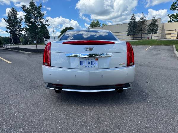 2011 Cadillac, dovoz USA — foto 9 z 12