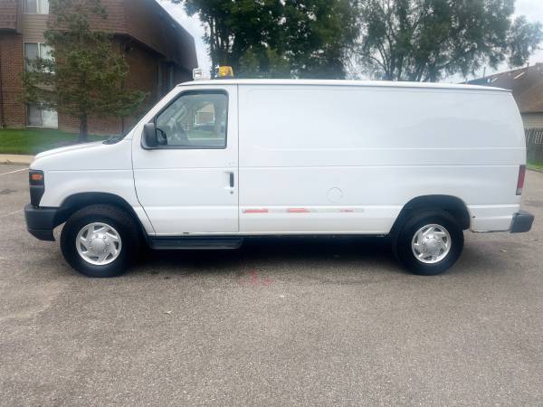2013 Ford, dovoz USA — foto 2 z 9