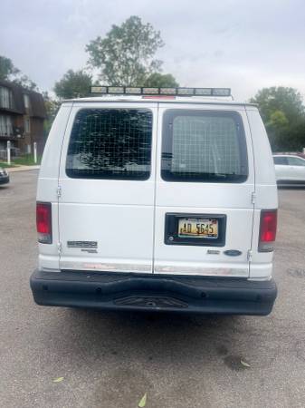2013 Ford, dovoz USA — foto 4 z 9