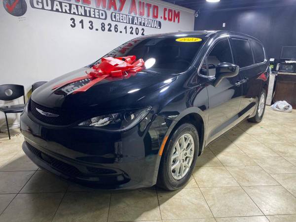 2023 Chrysler, dovoz USA — foto 2 z 12