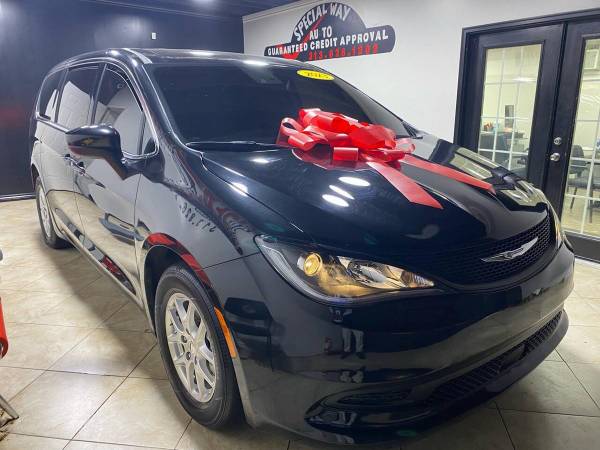 2023 Chrysler, dovoz USA — foto 3 z 12