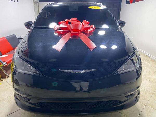 2023 Chrysler, dovoz USA — foto 4 z 12