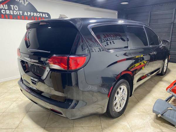2023 Chrysler, dovoz USA — foto 6 z 12