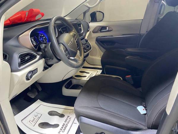 2023 Chrysler, dovoz USA — foto 9 z 12