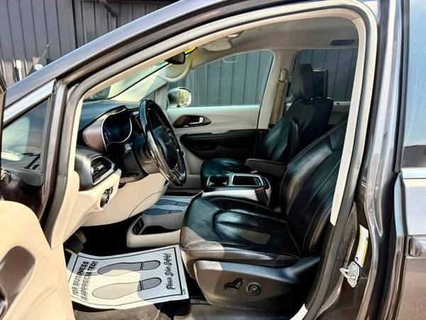 2018 Chrysler, dovoz USA — foto 10 z 12