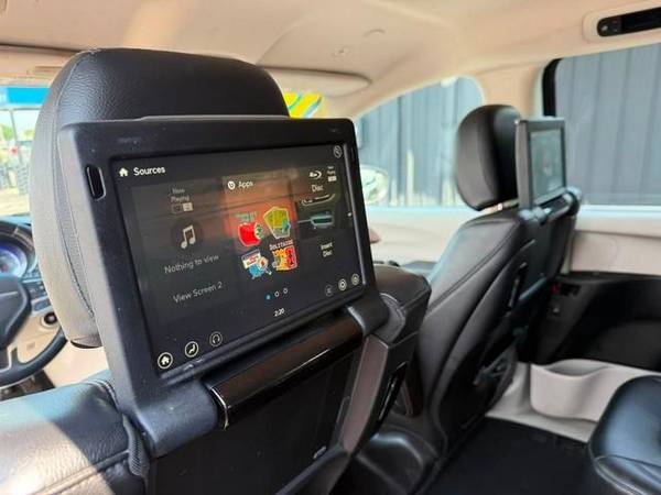 2018 Chrysler, dovoz USA — foto 12 z 12