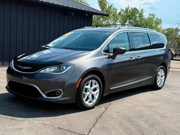 2018 Chrysler, dovoz USA — foto 3 z 12