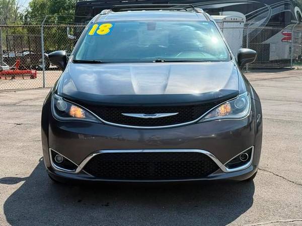 2018 Chrysler, dovoz USA — foto 4 z 12