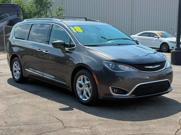 2018 Chrysler, dovoz USA — foto 5 z 12