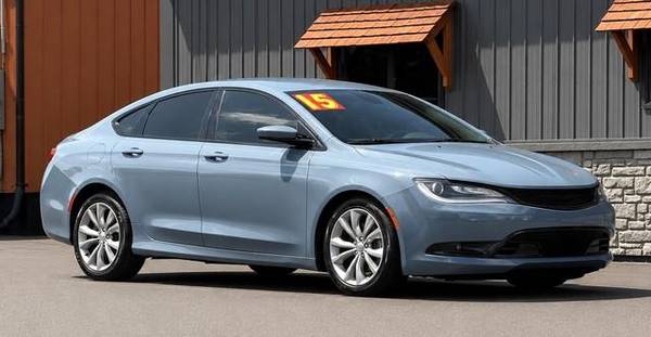 2015 Chrysler, dovoz USA — foto 3 z 11