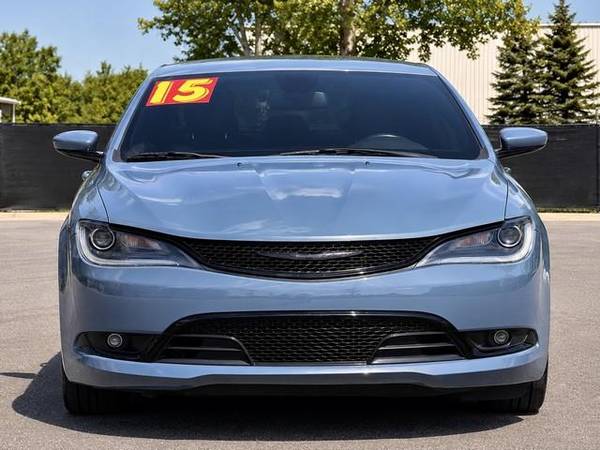 2015 Chrysler, dovoz USA — foto 4 z 11