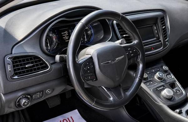 2015 Chrysler, dovoz USA — foto 8 z 11
