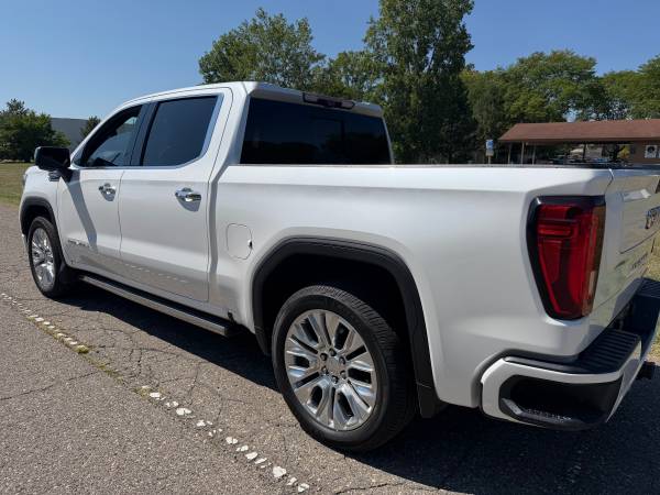 2020 GMC, dovoz USA — foto 9 z 12