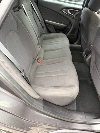 2015 Chrysler, dovoz USA — foto 10 z 12
