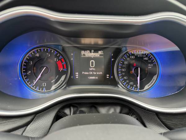 2015 Chrysler, dovoz USA — foto 12 z 12