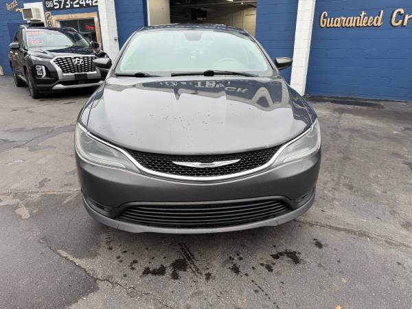 2015 Chrysler, dovoz USA — foto 2 z 12