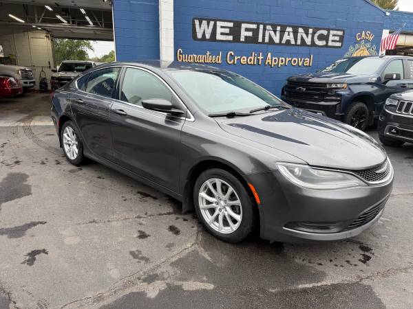 2015 Chrysler, dovoz USA — foto 3 z 12