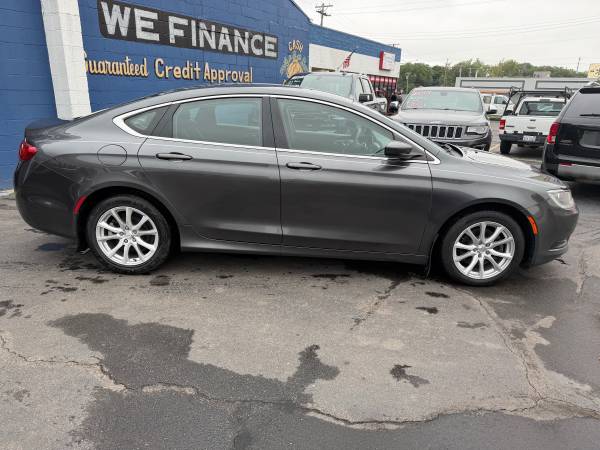 2015 Chrysler, dovoz USA — foto 6 z 12