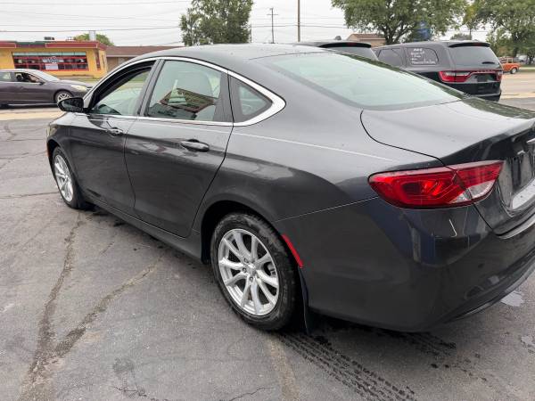 2015 Chrysler, dovoz USA — foto 7 z 12