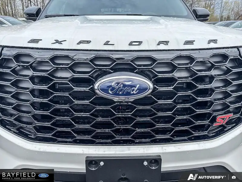 2026 Ford Explorer ST, bílá, 50 km, dovoz Kanada — foto 9 z 12