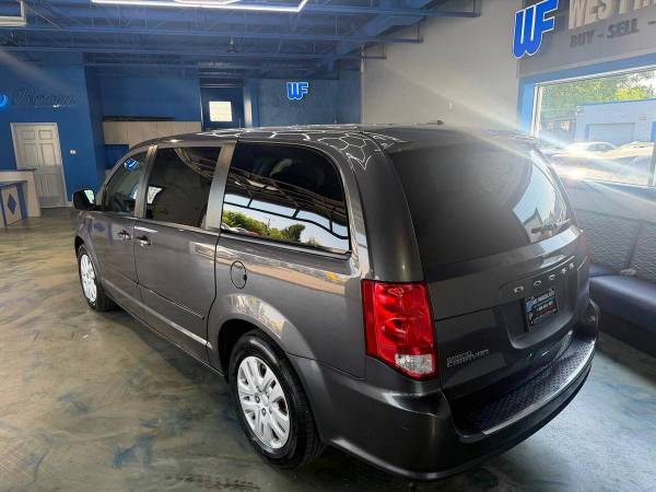 2016 Dodge, dovoz USA — foto 10 z 12