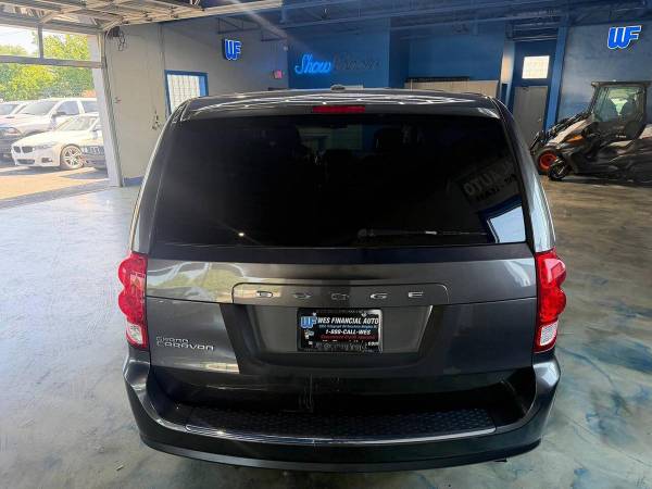 2016 Dodge, dovoz USA — foto 12 z 12