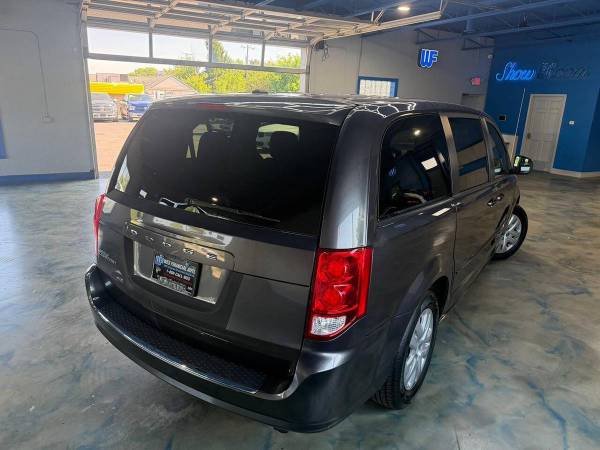 2016 Dodge, dovoz USA — foto 2 z 12