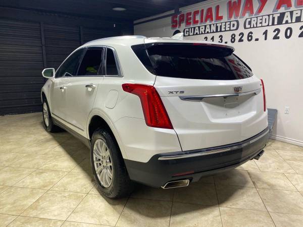 2017 Cadillac, dovoz USA — foto 5 z 12