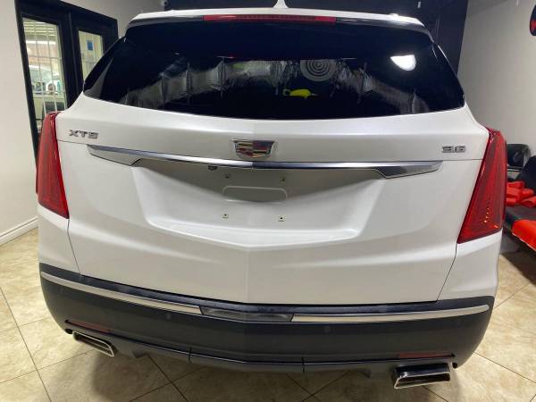 2017 Cadillac, dovoz USA — foto 7 z 12