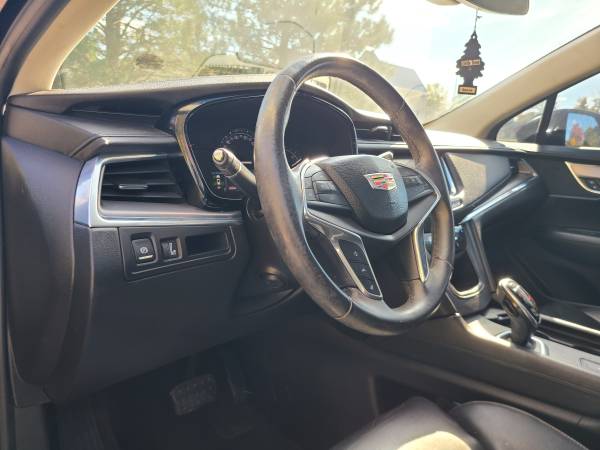 2017 Cadillac, dovoz USA — foto 9 z 12