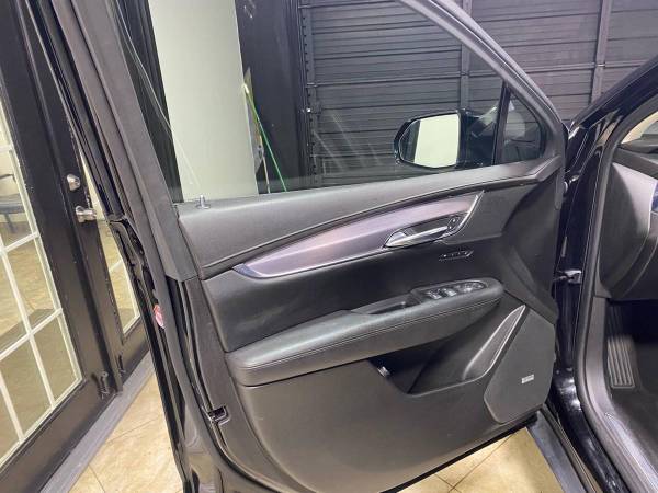 2017 Cadillac, dovoz USA — foto 8 z 12