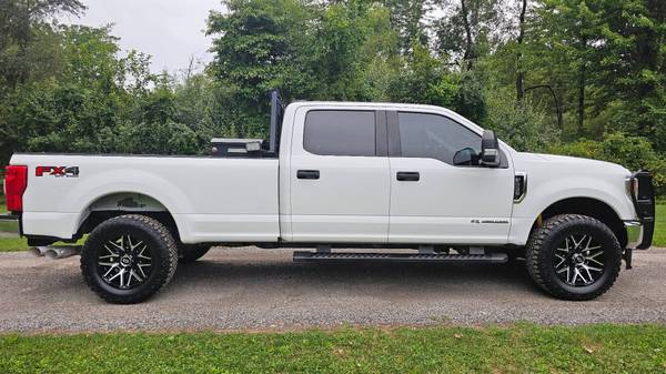 2022 Ford, dovoz USA — foto 2 z 12