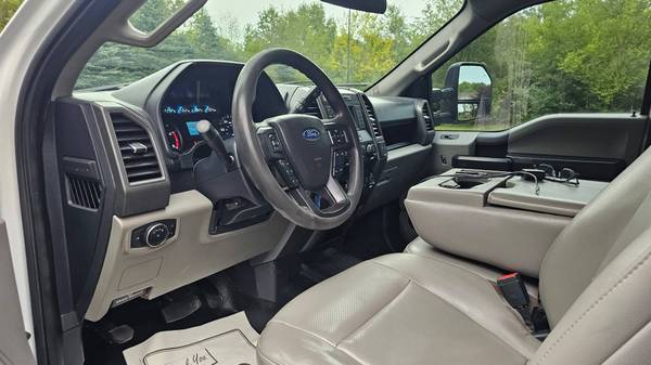 2022 Ford, dovoz USA — foto 3 z 12