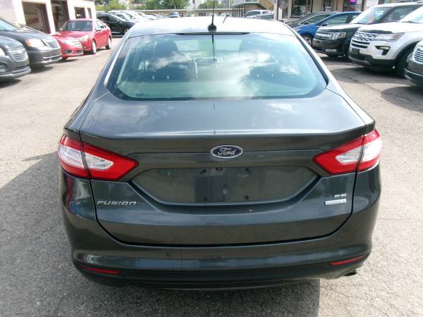 2015 Ford, dovoz USA — foto 4 z 6