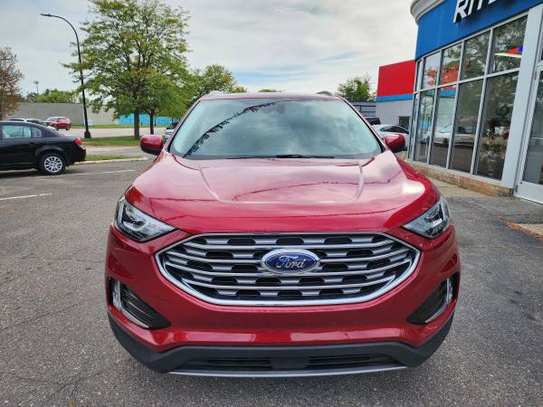 2021 Ford, dovoz USA — foto 2 z 12