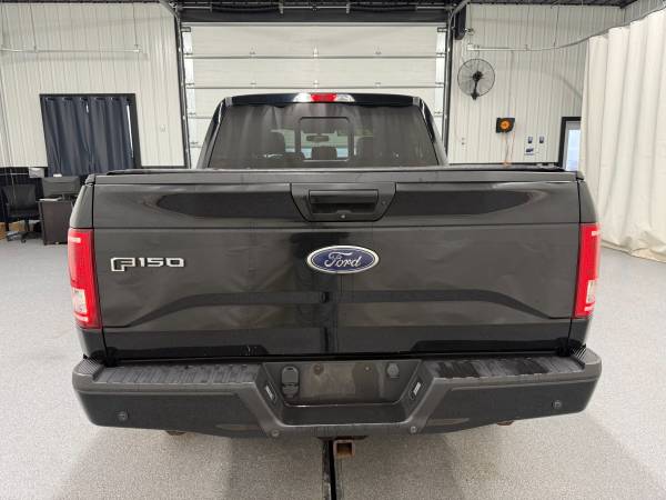 2016 Ford, dovoz USA — foto 5 z 12