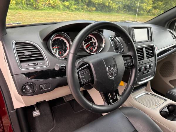 2018 Dodge, dovoz USA — foto 12 z 12