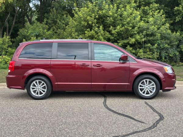 2018 Dodge, dovoz USA — foto 2 z 12