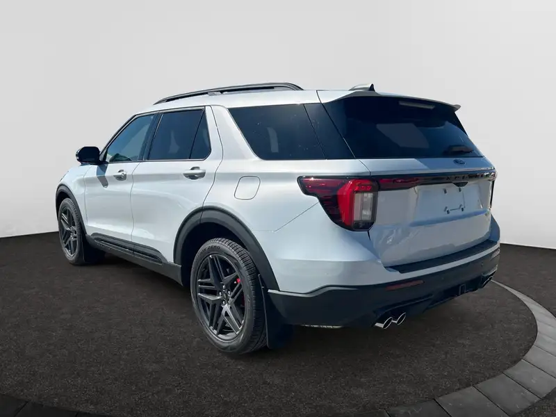 2026 Ford Explorer ST, bílá, 1 km, dovoz Kanada — foto 3 z 12