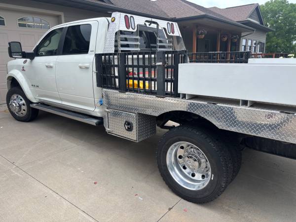 2024 RAM, červená, dovoz USA — foto 2 z 10
