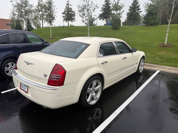 2005 Chrysler, dovoz USA — foto 2 z 12