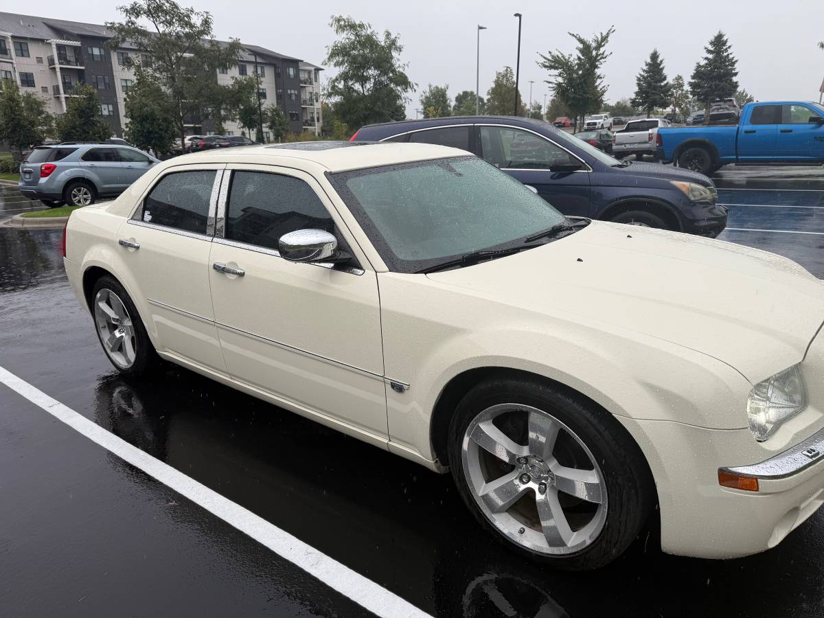 2005 Chrysler, dovoz USA — foto 4 z 12
